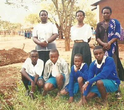 Peter Mumo (first row, first on left) in Kenya with primary school classmates and teachers.