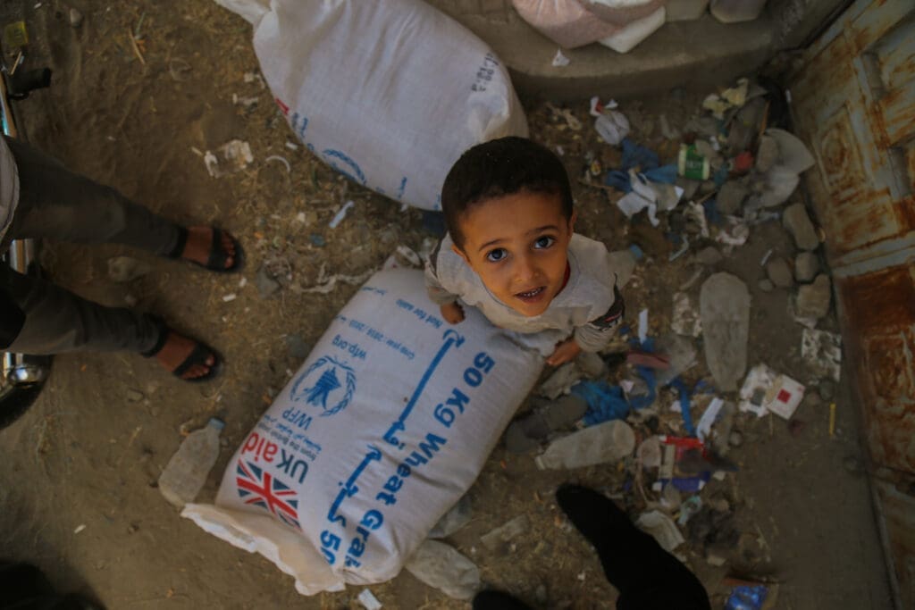 WFP delivers food bags to communities in famine