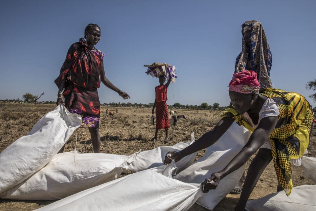 WFP provides food bags via airdrop in to stop famine South Sudan
