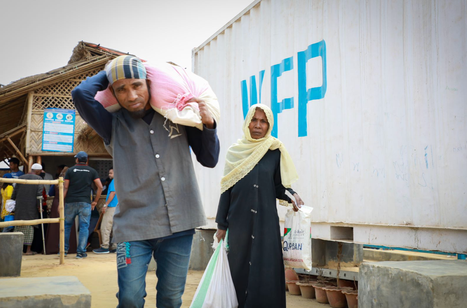 UN WFP distributes food to hungry people