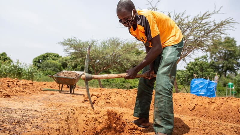 WFP helps farmers in Burkina Faso to rehabilitate dry land